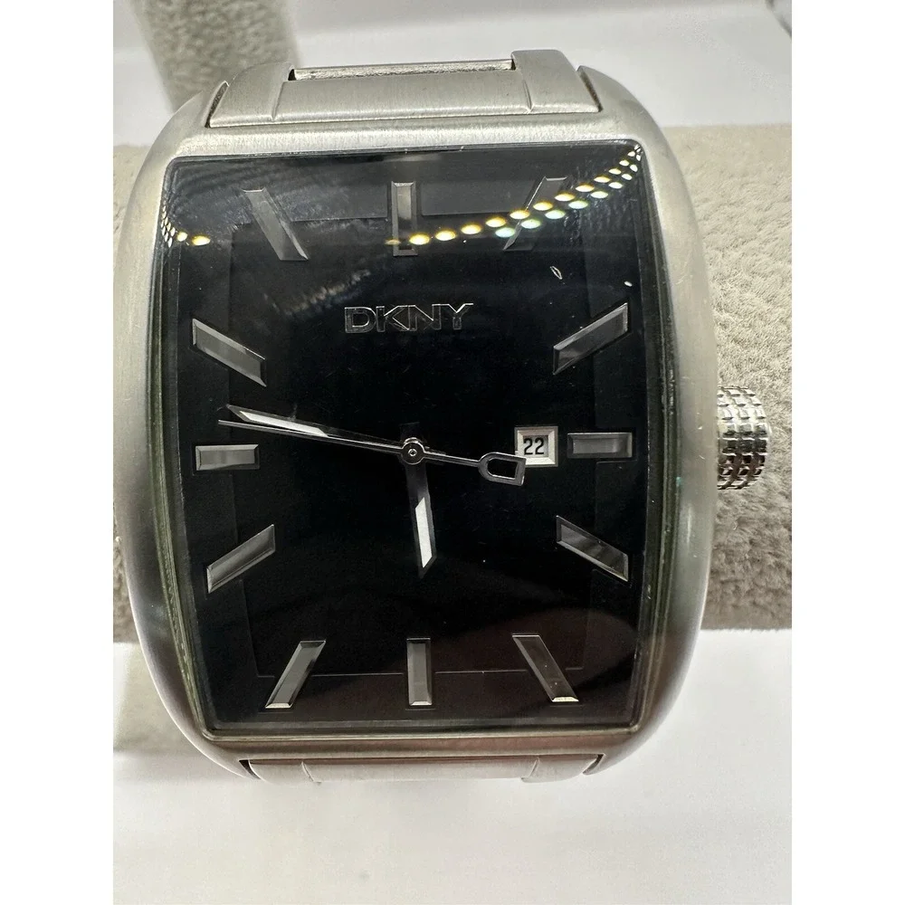 DKNY NY-1407 Mens Watch‎ New Battery 37MM 8